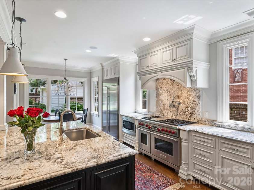 309 Hempstead Place, Charlotte, NC 28207.  MLS# CAR4414196, YatesRealty ID 2600. 