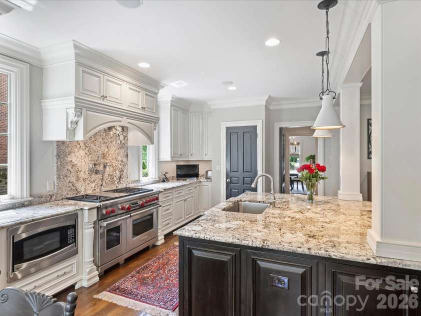 309 Hempstead Place, Charlotte, NC 28207.  MLS# CAR4414196, YatesRealty ID 2600. 