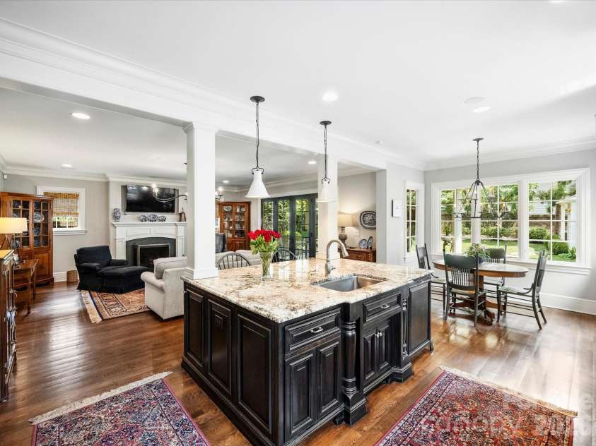 309 Hempstead Place, Charlotte, NC 28207.  MLS# CAR4414196, YatesRealty ID 2600. 