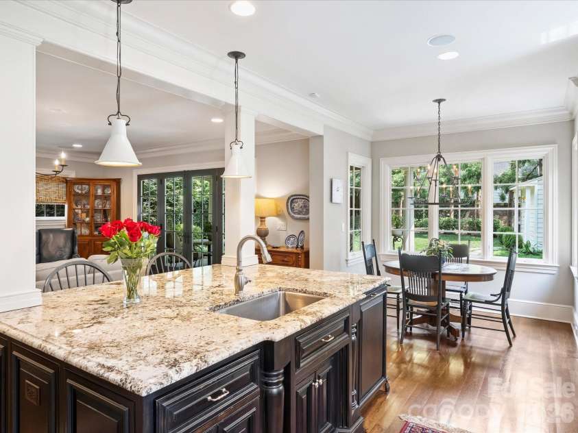 309 Hempstead Place, Charlotte, NC 28207.  MLS# CAR4414196, YatesRealty ID 2600. 