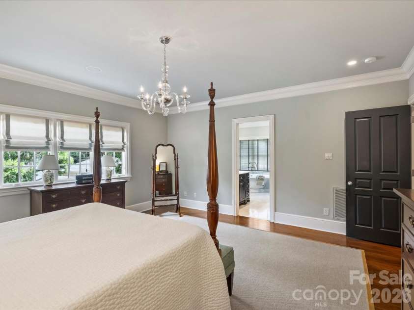 309 Hempstead Place, Charlotte, NC 28207.  MLS# CAR4414196, YatesRealty ID 2600. 