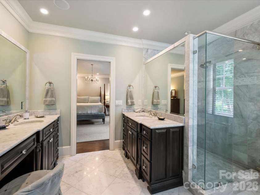309 Hempstead Place, Charlotte, NC 28207.  MLS# CAR4414196, YatesRealty ID 2600. 