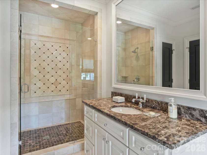 309 Hempstead Place, Charlotte, NC 28207.  MLS# CAR4414196, YatesRealty ID 2600. 