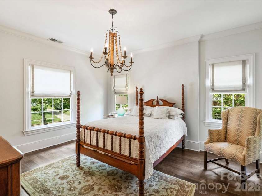 309 Hempstead Place, Charlotte, NC 28207.  MLS# CAR4414196, YatesRealty ID 2600. 