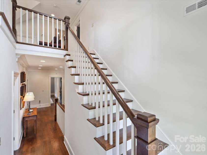 309 Hempstead Place, Charlotte, NC 28207.  MLS# CAR4414196, YatesRealty ID 2600. 