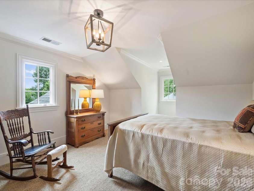 309 Hempstead Place, Charlotte, NC 28207.  MLS# CAR4414196, YatesRealty ID 2600. 