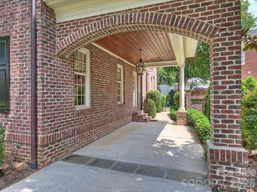 309 Hempstead Place, Charlotte, NC 28207.  MLS# CAR4414196, YatesRealty ID 2600. 