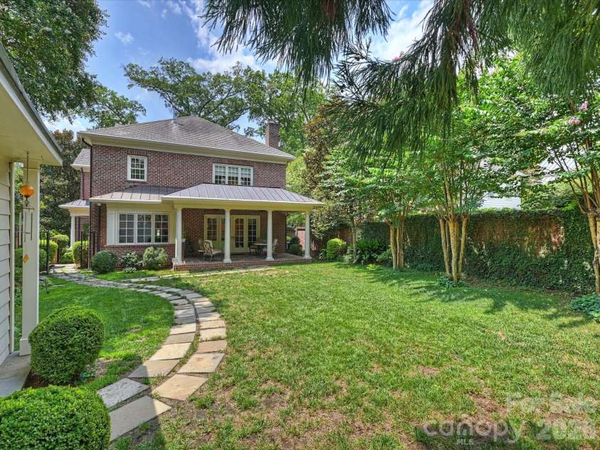 309 Hempstead Place, Charlotte, NC 28207.  MLS# CAR4414196, YatesRealty ID 2600. 