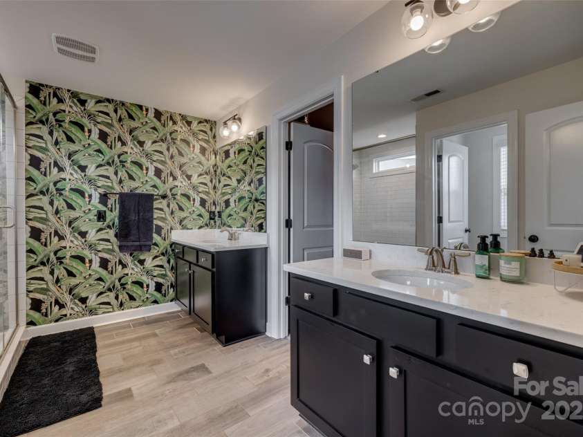5431 Meadowcroft Way, Fort Mill, SC 29708.  MLS# CAR4232124, YatesRealty ID 2600. Primary Bath