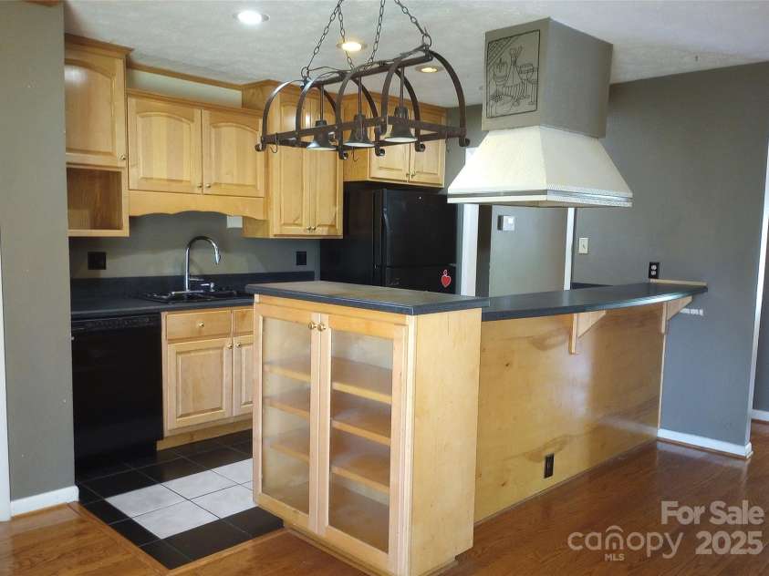 1601 Blue Spring Road, Fayetteville, NC 28304.  MLS# CAR4275926, YatesRealty ID 26000. 