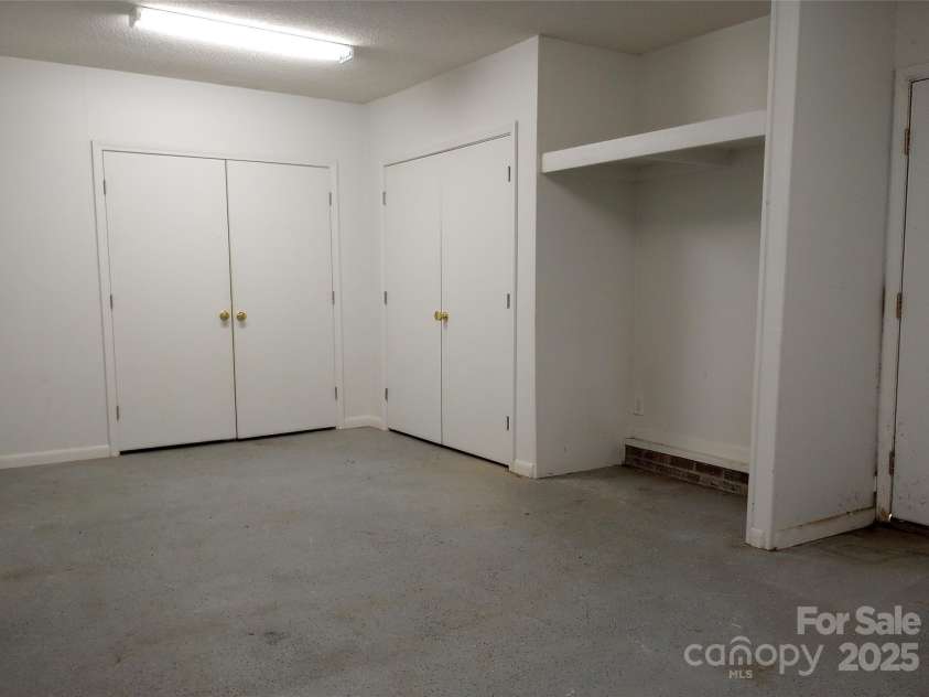 1601 Blue Spring Road, Fayetteville, NC 28304.  MLS# CAR4275926, YatesRealty ID 26000. 