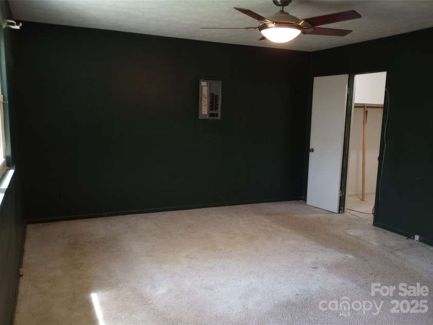 1601 Blue Spring Road, Fayetteville, NC 28304.  MLS# CAR4275926, YatesRealty ID 26000. 