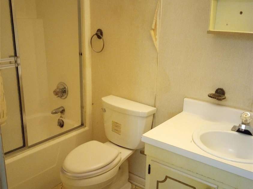 1601 Blue Spring Road, Fayetteville, NC 28304.  MLS# CAR4275926, YatesRealty ID 26000. 