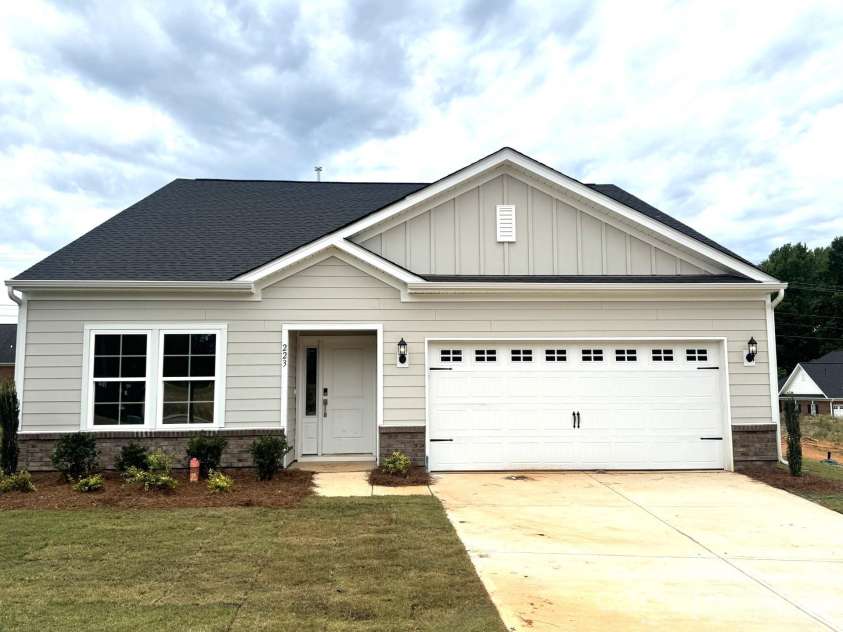 223 Rodeo Drive, Shelby, NC 28150.  MLS# CAR4369805, YatesRealty ID 26002. 