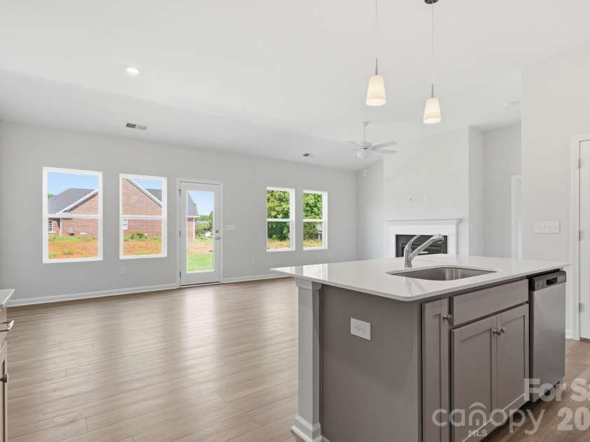 223 Rodeo Drive, Shelby, NC 28150.  MLS# CAR4369805, YatesRealty ID 26002. Great Room