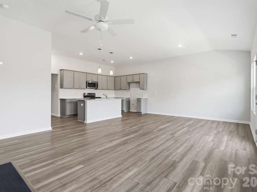 223 Rodeo Drive, Shelby, NC 28150.  MLS# CAR4369805, YatesRealty ID 26002. Great Room