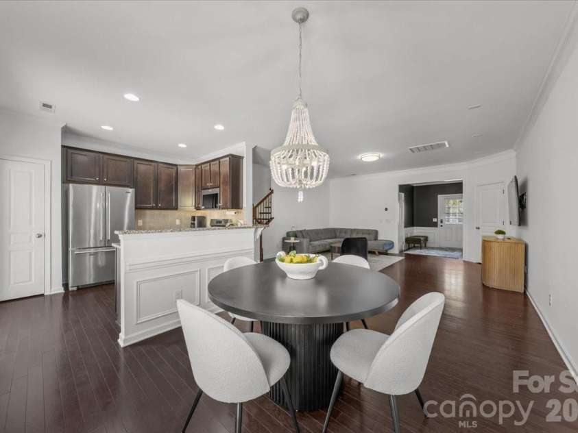 2419 Diplomat Lane, Charlotte, NC 28210.  MLS# CAR4361869, YatesRealty ID 26003. Dining Area