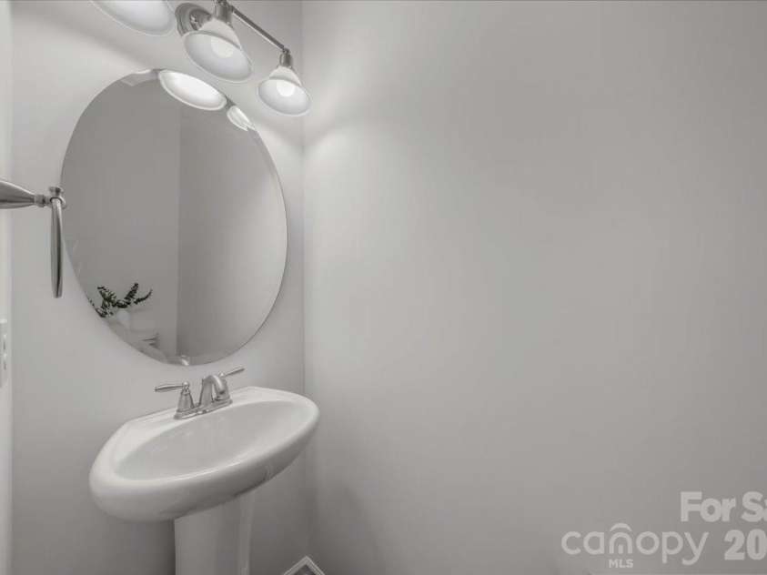 2419 Diplomat Lane, Charlotte, NC 28210.  MLS# CAR4361869, YatesRealty ID 26003. Half Bathroom on Main Floor