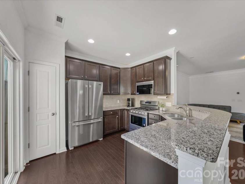 2419 Diplomat Lane, Charlotte, NC 28210.  MLS# CAR4361869, YatesRealty ID 26003. Kitchen