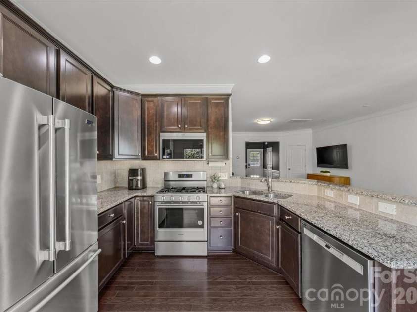 2419 Diplomat Lane, Charlotte, NC 28210.  MLS# CAR4361869, YatesRealty ID 26003. Kitchen