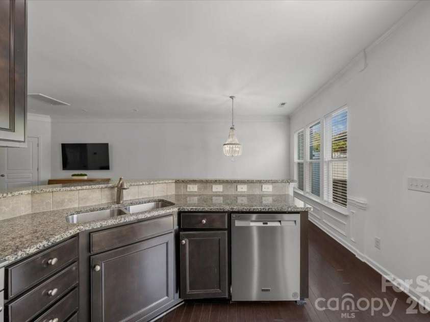 2419 Diplomat Lane, Charlotte, NC 28210.  MLS# CAR4361869, YatesRealty ID 26003. Kitchen