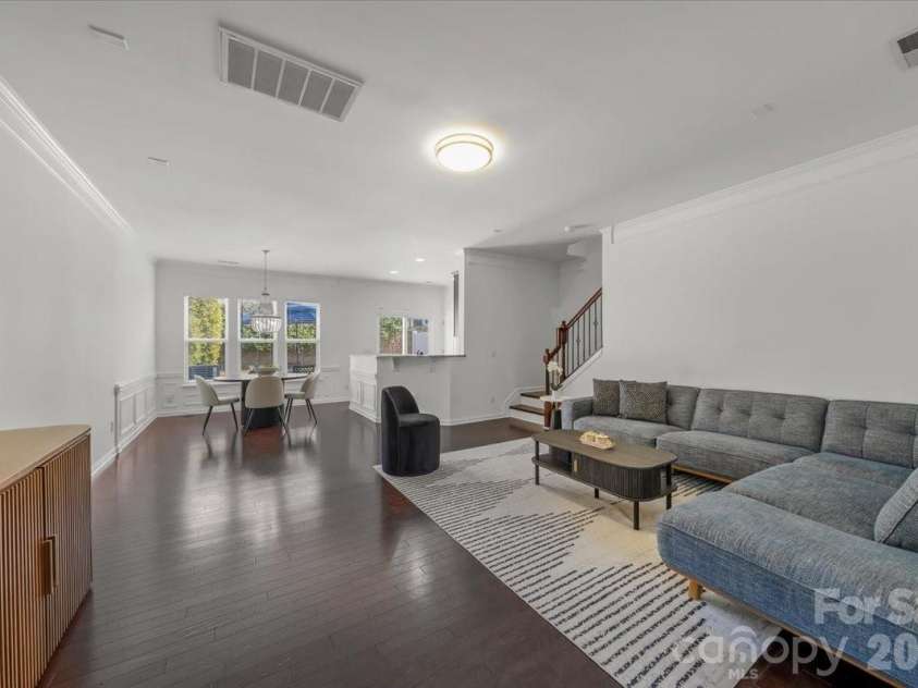 2419 Diplomat Lane, Charlotte, NC 28210.  MLS# CAR4361869, YatesRealty ID 26003. Living Room