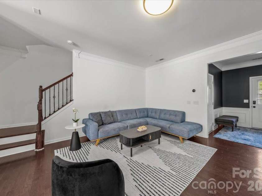 2419 Diplomat Lane, Charlotte, NC 28210.  MLS# CAR4361869, YatesRealty ID 26003. Living Room