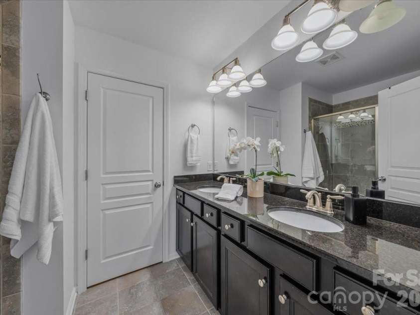 2419 Diplomat Lane, Charlotte, NC 28210.  MLS# CAR4361869, YatesRealty ID 26003. Primary Bathroom