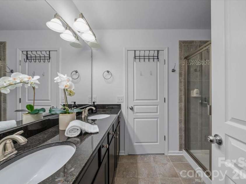 2419 Diplomat Lane, Charlotte, NC 28210.  MLS# CAR4361869, YatesRealty ID 26003. Primary Bathroom