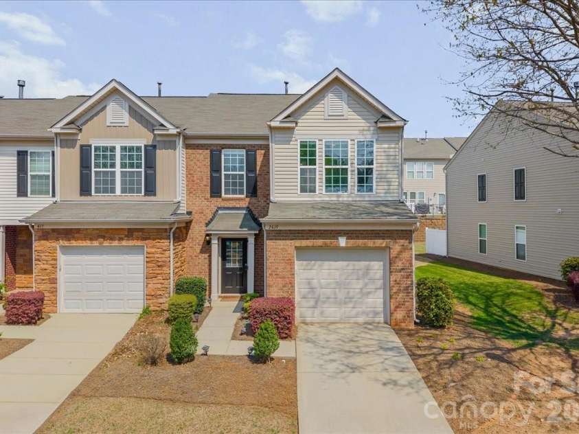 2419 Diplomat Lane, Charlotte, NC 28210.  MLS# CAR4361869, YatesRealty ID 26003. Welcome Home!