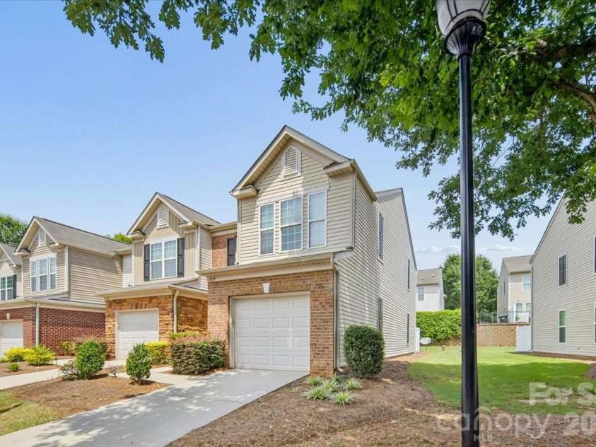 2419 Diplomat Lane, Charlotte, NC 28210.  MLS# CAR4413506, YatesRealty ID 26003. 