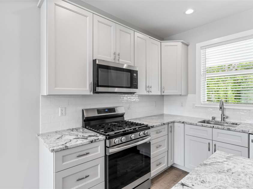 128 Rock Hill Road, Asheville, NC 28803.  MLS# CAR4395815, YatesRealty ID 26004. 