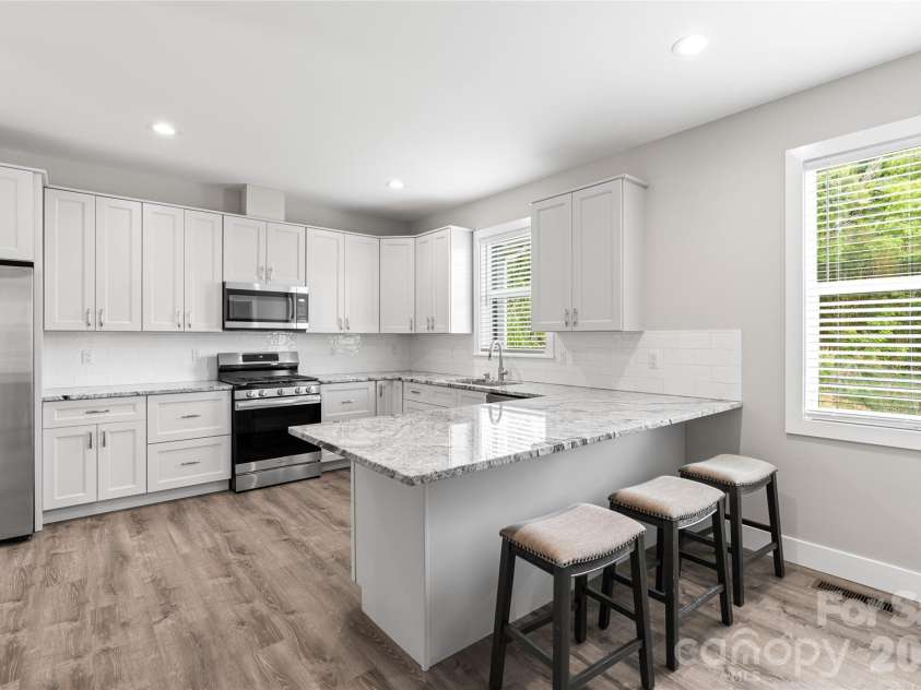 128 Rock Hill Road, Asheville, NC 28803.  MLS# CAR4395815, YatesRealty ID 26004. 
