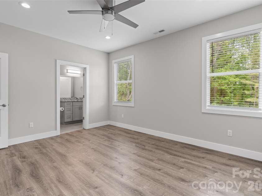 128 Rock Hill Road, Asheville, NC 28803.  MLS# CAR4395815, YatesRealty ID 26004. 