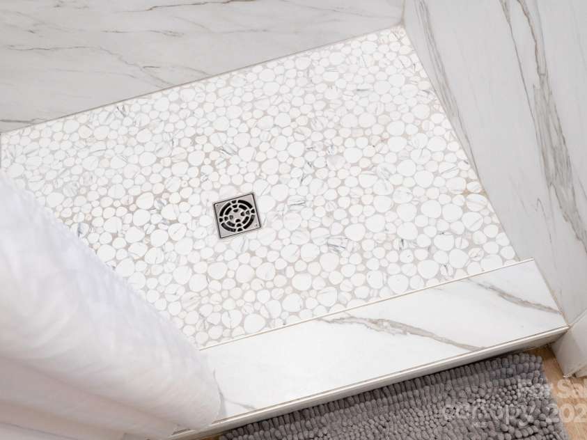 15 & 16 Cottage Drive, Asheville, NC 28805.  MLS# CAR4281267, YatesRealty ID 26004. 15 Cottage