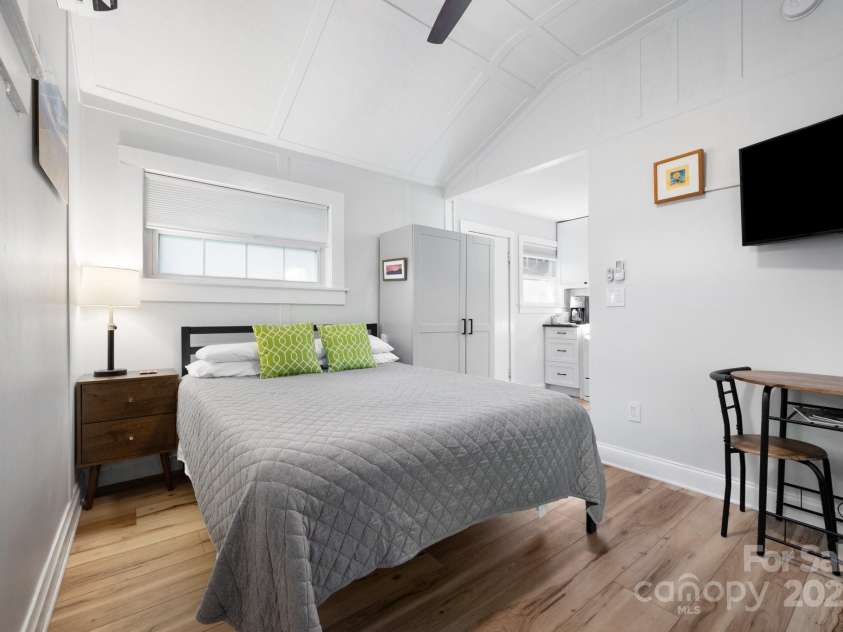 15 & 16 Cottage Drive, Asheville, NC 28805.  MLS# CAR4281267, YatesRealty ID 26004. 15 Cottage Furnishings Included