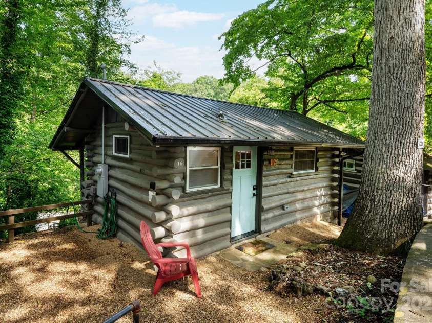 15 & 16 Cottage Drive, Asheville, NC 28805.  MLS# CAR4281267, YatesRealty ID 26004. 16 Cottage -Available for Separate Purchase