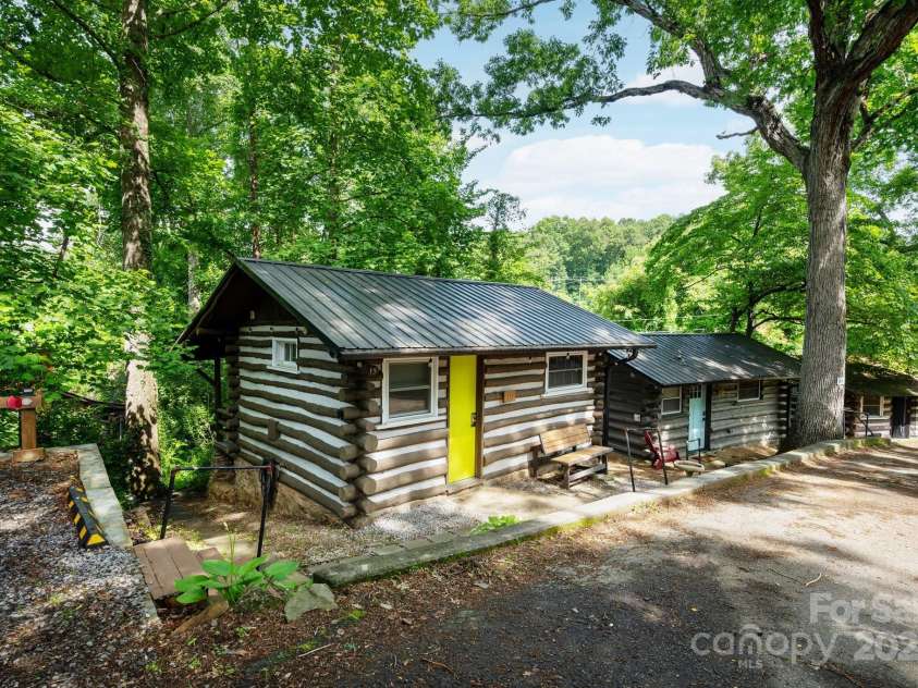 15 & 16 Cottage Drive, Asheville, NC 28805.  MLS# CAR4281267, YatesRealty ID 26004. Two Turn-Key Rentals in Homeland Park