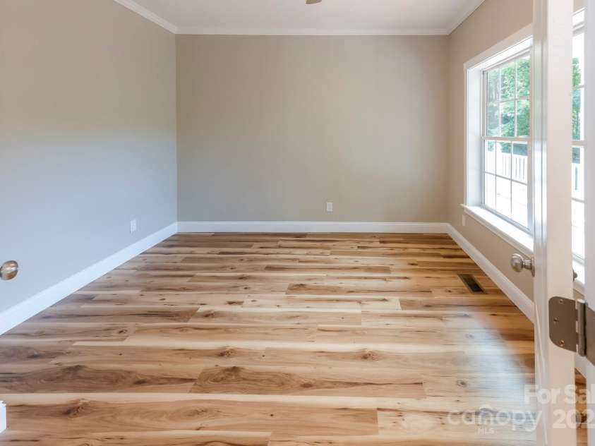 402 Sweetbriar Road, Lake Lure, NC 28746.  MLS# CAR4281606, YatesRealty ID 26005. 