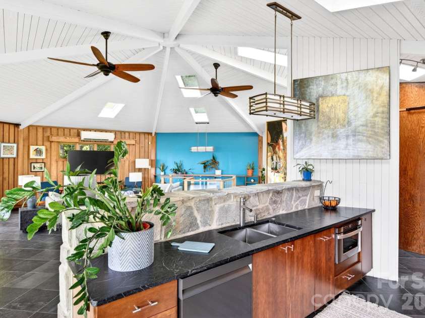 106 Windy Gap Road, Asheville, NC 28804.  MLS# CAR4372747, YatesRealty ID 26008. 