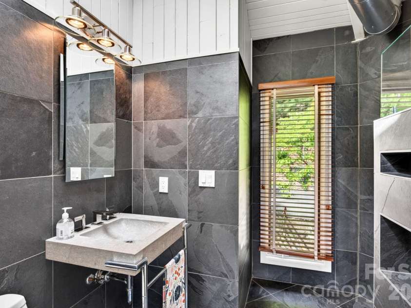 106 Windy Gap Road, Asheville, NC 28804.  MLS# CAR4372747, YatesRealty ID 26008. 