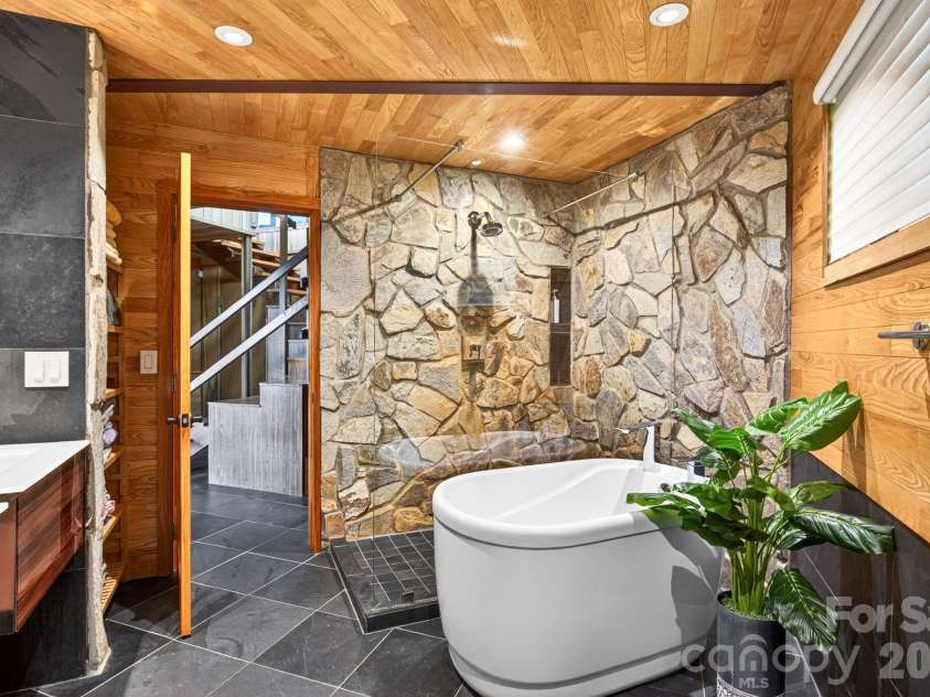 106 Windy Gap Road, Asheville, NC 28804.  MLS# CAR4372747, YatesRealty ID 26008. 