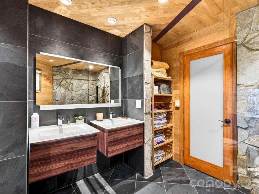 106 Windy Gap Road, Asheville, NC 28804.  MLS# CAR4372747, YatesRealty ID 26008. 
