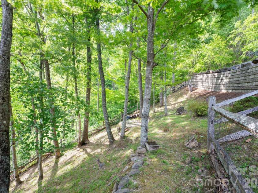 106 Windy Gap Road, Asheville, NC 28804.  MLS# CAR4372747, YatesRealty ID 26008. 