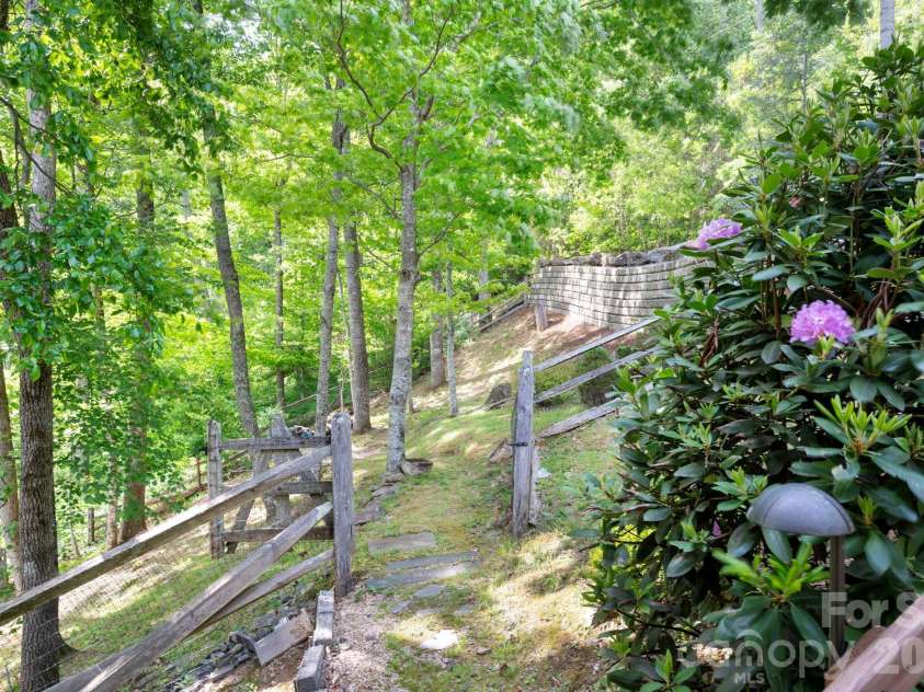 106 Windy Gap Road, Asheville, NC 28804.  MLS# CAR4372747, YatesRealty ID 26008. 