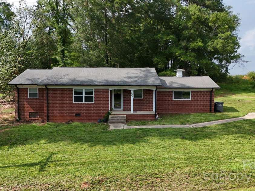 4820 Mooresville Road, Kannapolis, NC 28081.  MLS# CAR4277263, YatesRealty ID 26008. 