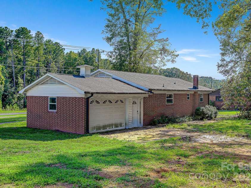 4820 Mooresville Road, Kannapolis, NC 28081.  MLS# CAR4277263, YatesRealty ID 26008. 