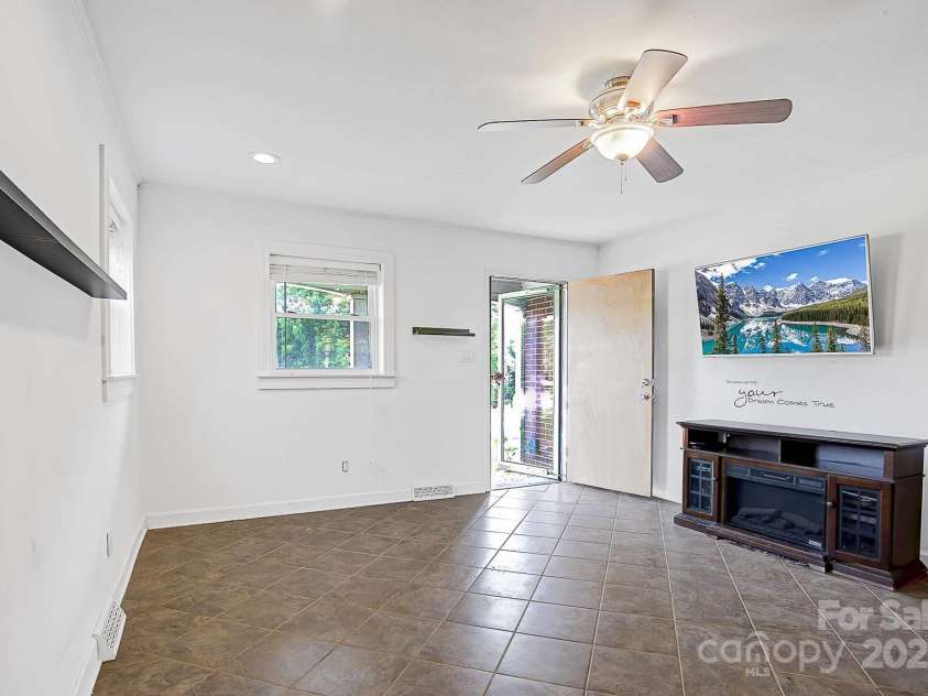 4820 Mooresville Road, Kannapolis, NC 28081.  MLS# CAR4277263, YatesRealty ID 26008. 