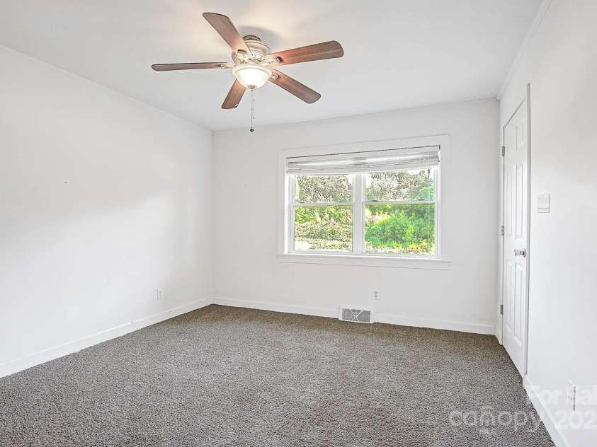 4820 Mooresville Road, Kannapolis, NC 28081.  MLS# CAR4277263, YatesRealty ID 26008. 