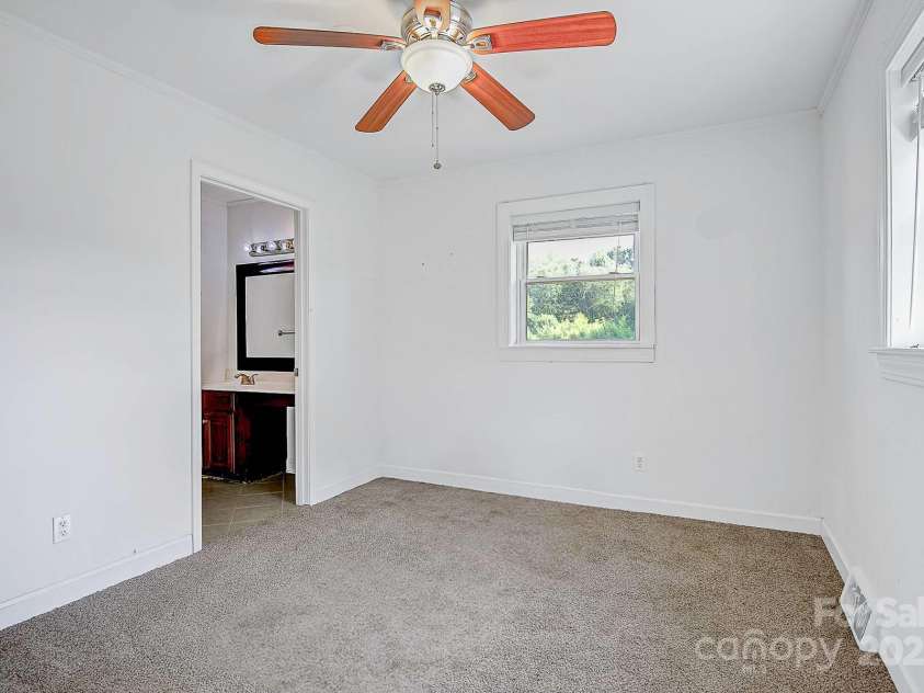 4820 Mooresville Road, Kannapolis, NC 28081.  MLS# CAR4277263, YatesRealty ID 26008. 